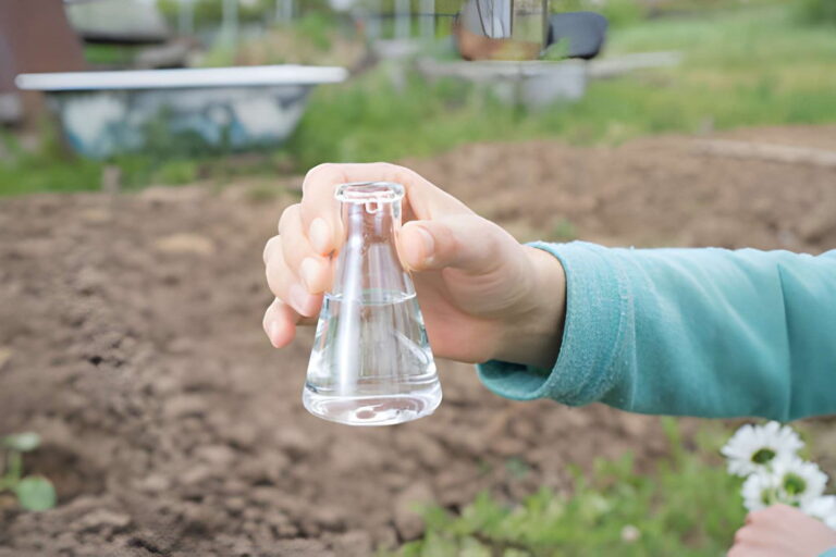 un verre pour doser la bouillie bordelaise pour 1 litre d’eau