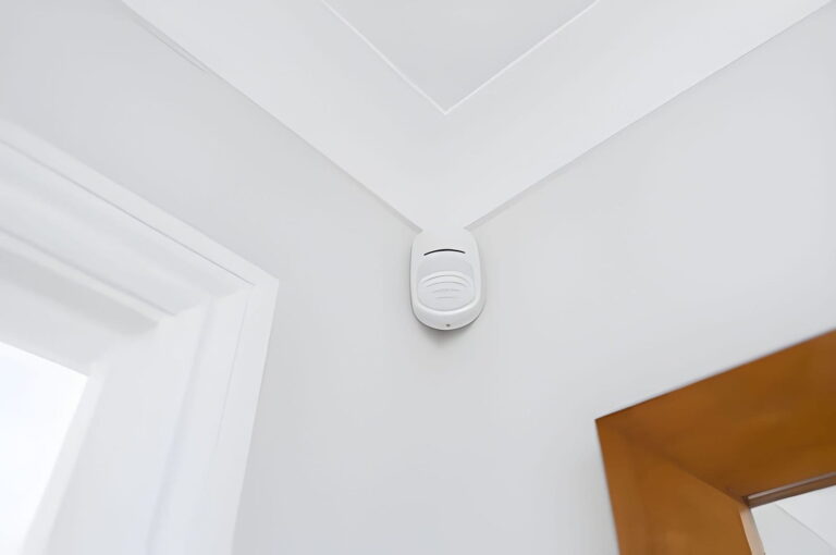 Une alarme dans un salon un exemple de l'alarme maison sans abonnement